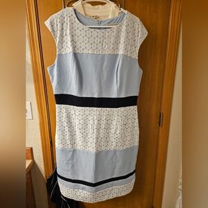 Sandra Darren Blue and White Sheath Dress Cap Sleeve